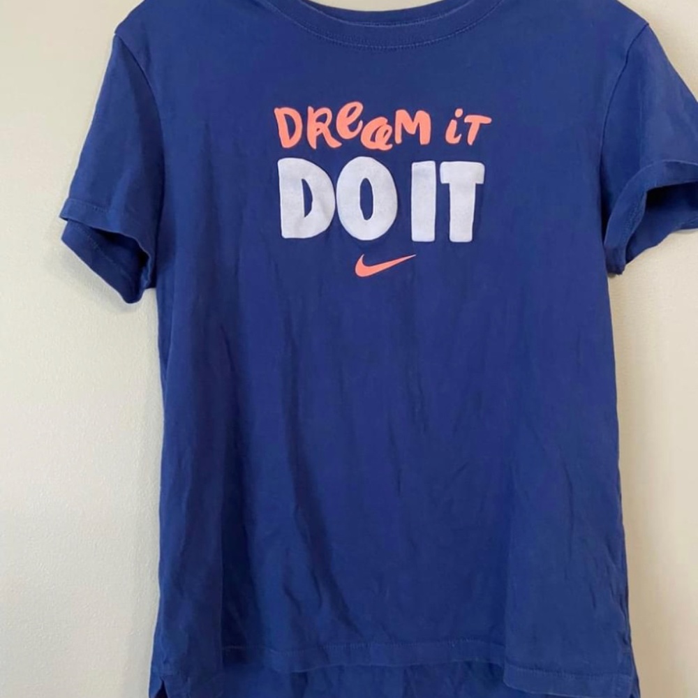 Girls Nike T shirt size Large in great condition